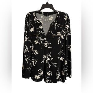Zac & Rachel V Neck Floral Black & White Top Sz 2X NWT